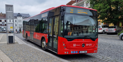 Od srpna bude jezdit po Příbrami více autobusů s možností nástupu všemi dveřmi