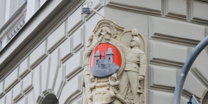 Zastupitelstvo ve středu řeší individuální dotace i prodej městských pozemků. Jednání můžete sledovat online