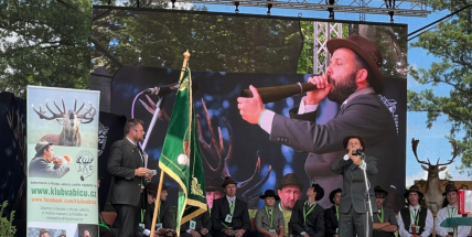 Tomáš Třeský z vojenských lesů obhájil titul mistra České republiky ve vábení jelenů