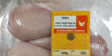 Nebezpečné kuřecí maso se salmonelou se objevilo v obchodech. Inspekce varuje spotřebitele