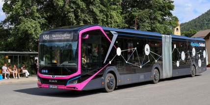 Středočeští dopravci testovali elektrický kloubový autobus MAN