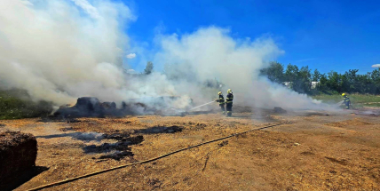 Požár staré slámy v Příbrami na Balonce se obešel beze škody
