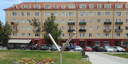 Na náměstí 17. listopadu je nové mlžítko. Město reagovalo na přání občanů, část veřejnosti má ale obavy
