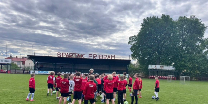 800 dětí, 19 sezon a žádný tlak na výkon. Fotbalová školka Spartaku je příbramský unikát