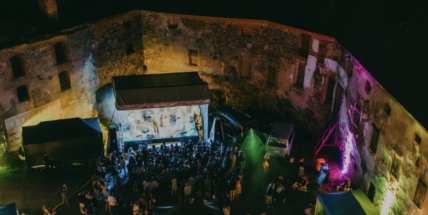 REPETE FEST oživí zámek v Rožmitále. Nabídne hudbu, divadlo i podporu obnovy památky