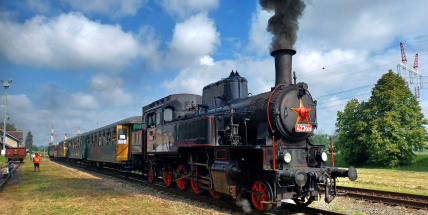 Pára na rožmitálské železnici nabídne historický vlak, drezínu i historický autobus Robur. Na nádraží bude celodenní program
