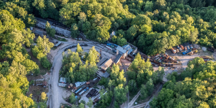 Solvayovy lomy lákají na jízdu vláčkem i jedinečný pohled do historie těžby