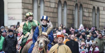 S průvodem dnes odstartuje i Tříkrálová sbírka