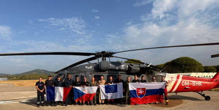 Český vrtulník měl při hašení ve Francii 263 shozů vody, situaci ztěžoval vítr