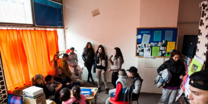 Týden nízkoprahových klubů: Bedna a Sejf otevřou téma radikalizace, odolnosti i toho, co pro mladé znamená Evropa
