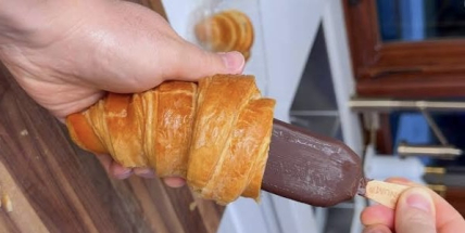 Croissant už nestačí. Internet letos spojuje pečivo s nanukem