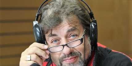 „Začněte u sebe.“ Zdeněk Junák v Kavárně U Nulté hodiny o herectví, politice i humoru