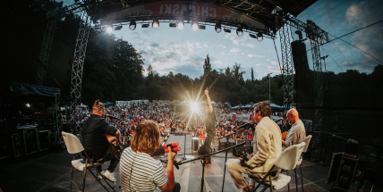Chinaski zahrají zítra pod širým nebem v Příbrami. Doprovodí je Libor Bouček, DJ Friky a zpěvák Ondřej Ruml