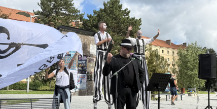 „Když je něco potřetí, už to není náhoda.“ Pískfest zahájila kasace u starosty ve stylu slušných gangsterů
