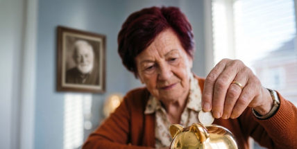 Kolik dostanete? Vláda schválila nové důchody pro rok 2027