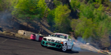 Drift se vrací do Příbrami. Dlouhá Lhota nabídne dva dny kouře a adrenalinu