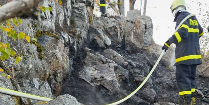 Hasiči na Příbramsku bojovali s požáry: U Svatohorského dolu pomohla džberová stříkačka, na skály u Věšína musela čtyřkolka