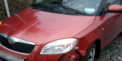 Dvě auta se srazila v Balbínově ulici