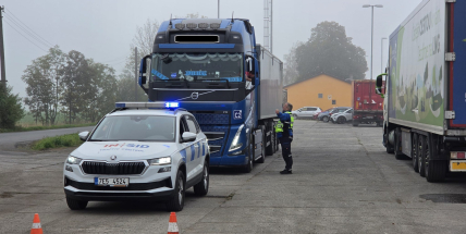 Silniční inspekce při kontrolách ve středních Čechách odhalila přetížené kamiony