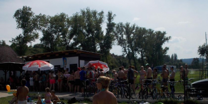 Jinecké koupaliště šlape v návštěvnosti příbramskému bazénu na paty