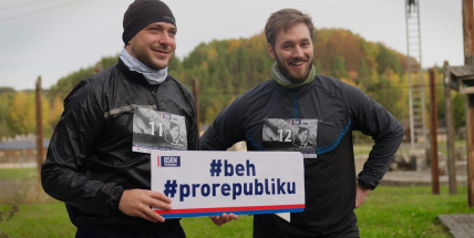 Běh podél ostnatých drátů připomene osudy politických vězňů na Vojně