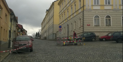 Hrabákova ulice je opět rozkopaná, porouchal se vodovod