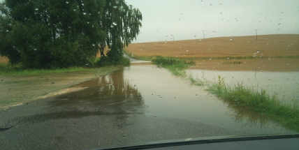 Pro auto nebo kajak? Takhle vypadaly ráno některé silnice na Příbramsku
