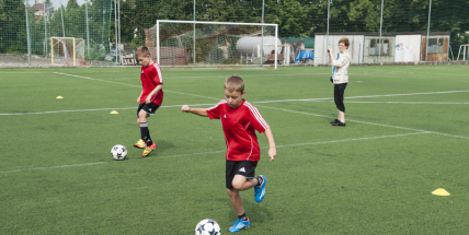 Na Spartaku trénují mladí fotbalisté, mají svůj letní kemp