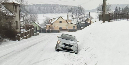 Silnice kloužou, nehodu hlásí z Rožmitálu a dalších míst v okrese