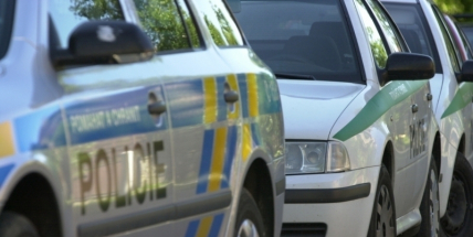 Řidič BMW ujížděl policejní hlídce