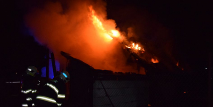 U Jablonné shořela chata, nikdo nebyl zraněn