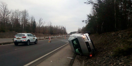 Usnul na dálnici a projel do protisměru