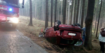 Auto skončilo na střeše