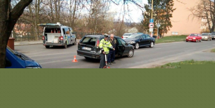 Opatrně v Milínské, srazila se zde dvě auta