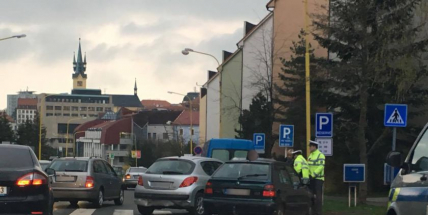 Nehoda v Milínské komplikuje ranní provoz ve městě