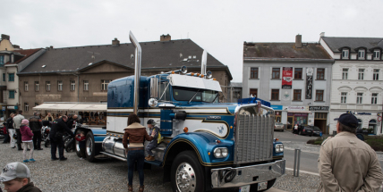 Motorkáři a plechovkáři přejeli českou Route 66