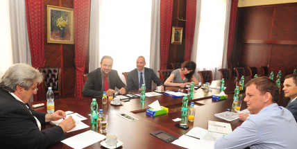 Hejtman Josef Řihák jednal se zástupci společnosti Amazon, stavět by se mohlo již v létě