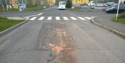 Vystouplý kanál u Stop Shopu se brzy opraví