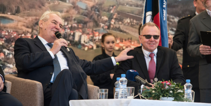 Prezident Zeman se v Jincích dočkal vřelého přivítání