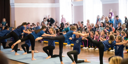 Sokolskou akademii včera navštívily stovky diváků