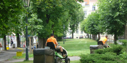 Příbram začíná sekat zelené plochy ve městě