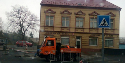 Přes Březové Hory neprojdete, opravují tu kanálové vpusti