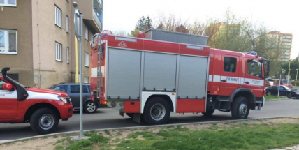 Hasiči vyjížděli k požáru bytu přímo naproti hasičské zbrojnici