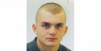 Hledaný muž se skrývá a často mění bydliště