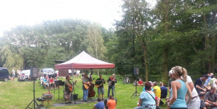 Proběhl první country festival, hrálo se až do noci