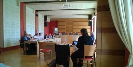 Zastupitelé se opět sejdou 23. května, projednávat budou 25 bodů