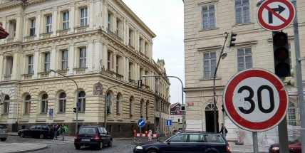 Až do úterý počítejte v centru s dopravními komplikacemi