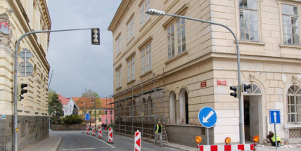 AKTUALIZOVÁNO: Omezení provozu v Hailově ulici se prodlouží