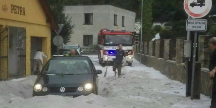 Kroupy včera zasypaly hned několik míst na Příbramsku
