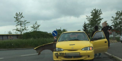 Řidič nedal přednost a srazil se s VW  Passat